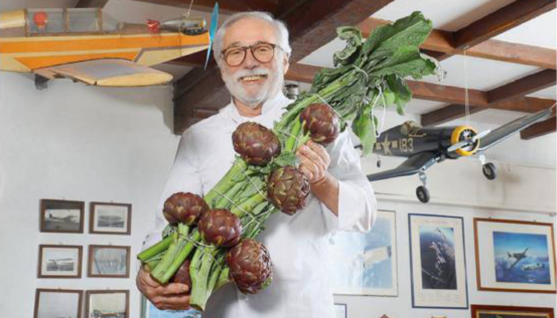 Lo chef Roberto con il carciofo re della carciofata
